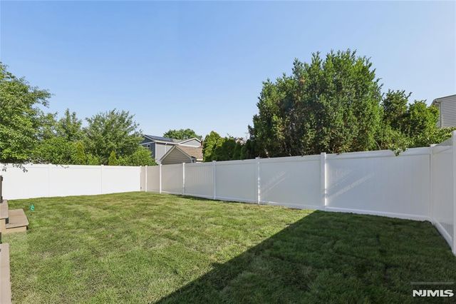 9 Cole Street, Bergenfield, NJ 07621