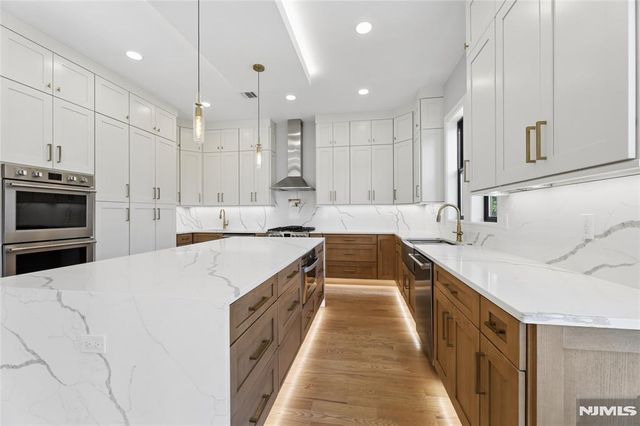 9 Cole Street, Bergenfield, NJ 07621