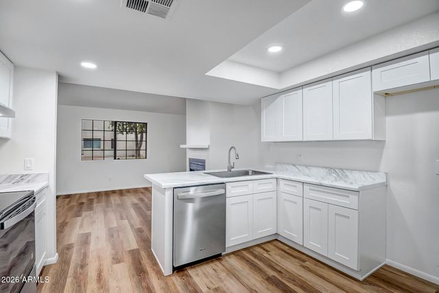 2020 W UNION HILLS Drive 137, Phoenix, AZ 85027