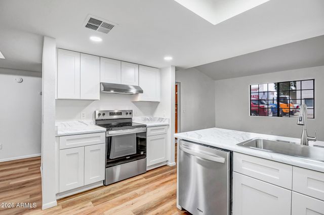 2020 W UNION HILLS Drive 137, Phoenix, AZ 85027