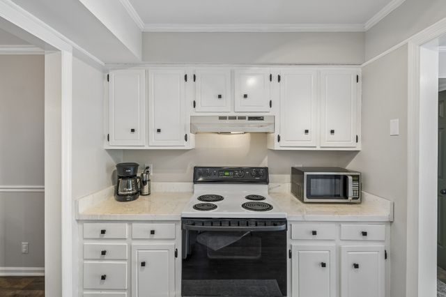 5053 English Village Dr, Nashville, TN 37211