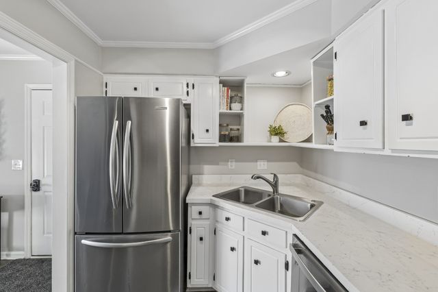 5053 English Village Dr, Nashville, TN 37211
