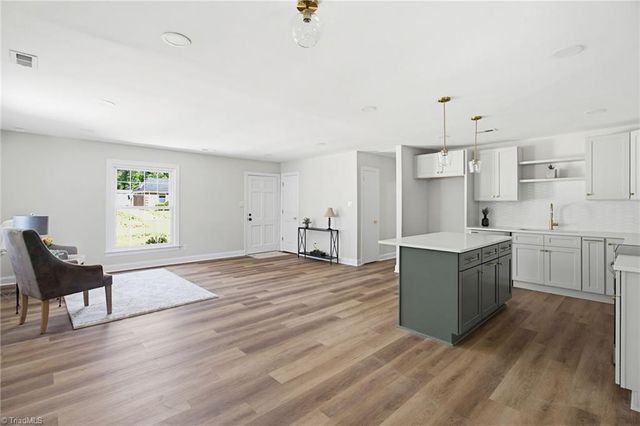 108 Flintfield Drive, Winston-salem, NC 27103