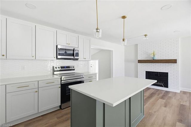 108 Flintfield Drive, Winston-salem, NC 27103