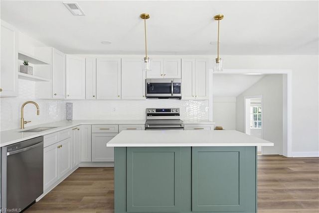 108 Flintfield Drive, Winston-salem, NC 27103