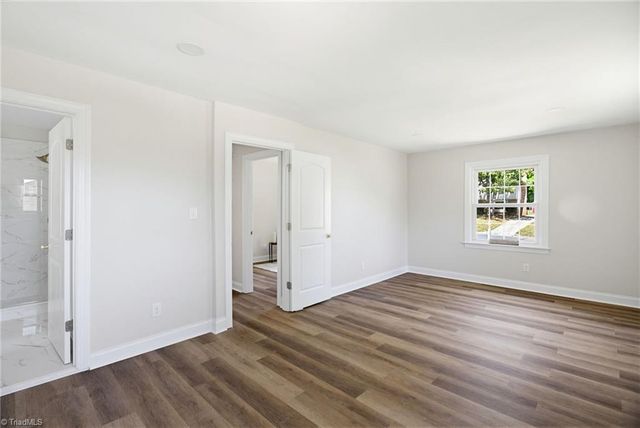 108 Flintfield Drive, Winston-salem, NC 27103