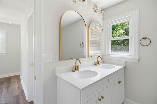 108 Flintfield Drive, Winston-salem, NC 27103