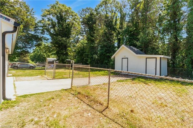 108 Flintfield Drive, Winston-salem, NC 27103