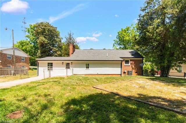 108 Flintfield Drive, Winston-salem, NC 27103