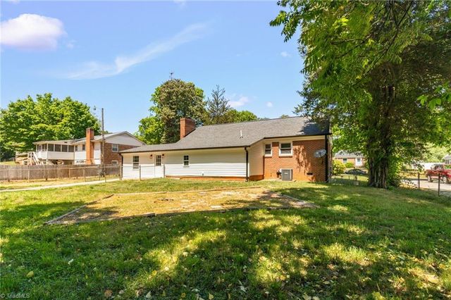 108 Flintfield Drive, Winston-salem, NC 27103