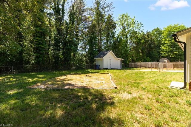 108 Flintfield Drive, Winston-salem, NC 27103