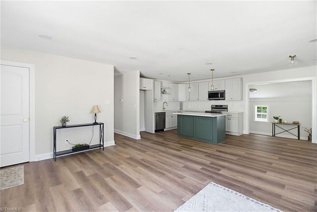 108 Flintfield Drive, Winston-salem, NC 27103