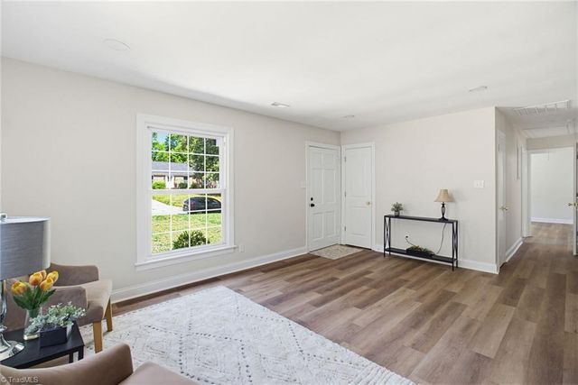 108 Flintfield Drive, Winston-salem, NC 27103