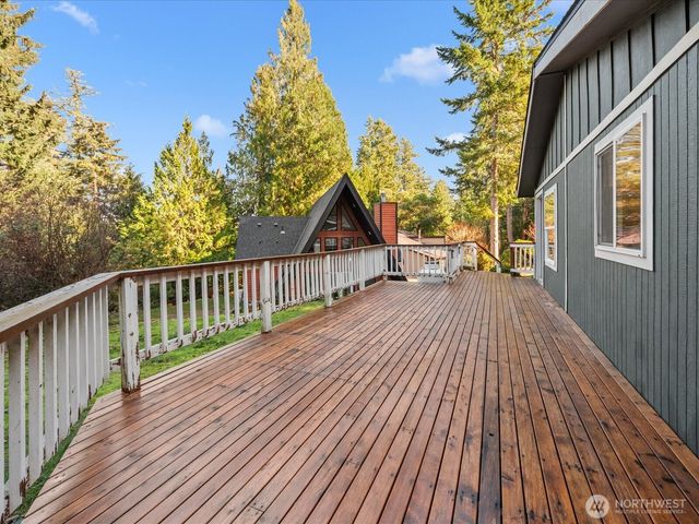 10018 Selma Circle, Anderson Island, WA 98303