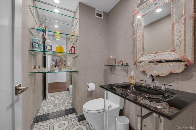 27010 Grand Central Parkway 30V, Floral Park, NY 11005