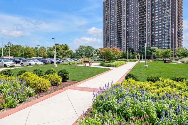 27010 Grand Central Parkway 30V, Floral Park, NY 11005