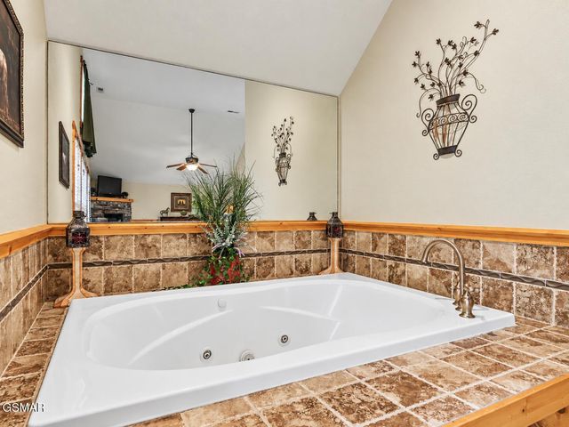 3521 Sand Ridge Way, Pigeon Forge, TN 37863