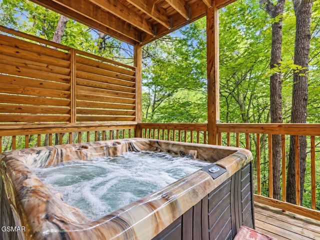 3521 Sand Ridge Way, Pigeon Forge, TN 37863