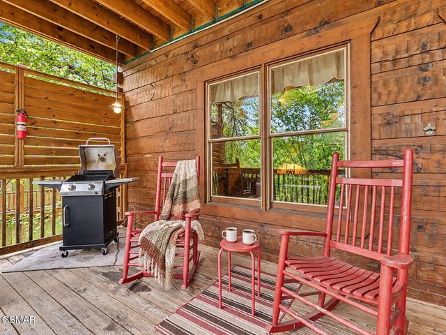 3521 Sand Ridge Way, Pigeon Forge, TN 37863