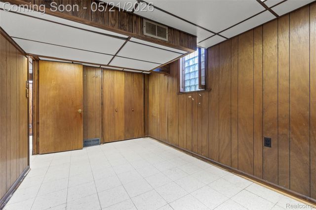 36436 Center Court, Wayne, MI 48184
