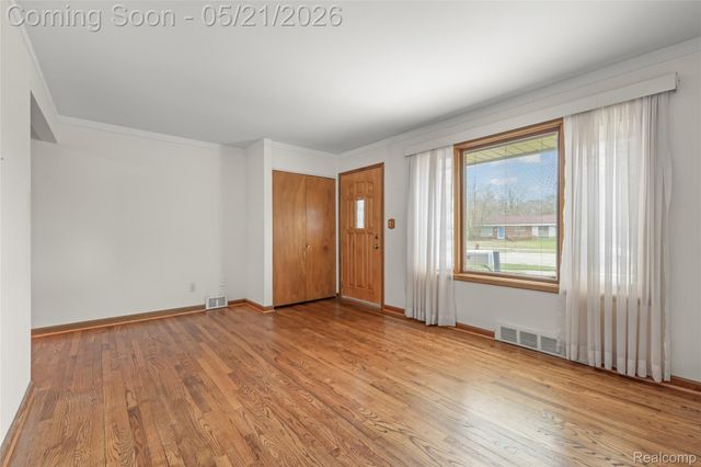 36436 Center Court, Wayne, MI 48184