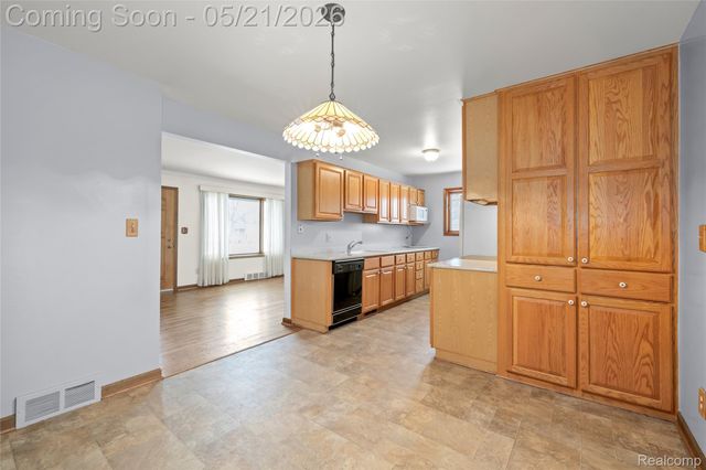 36436 Center Court, Wayne, MI 48184