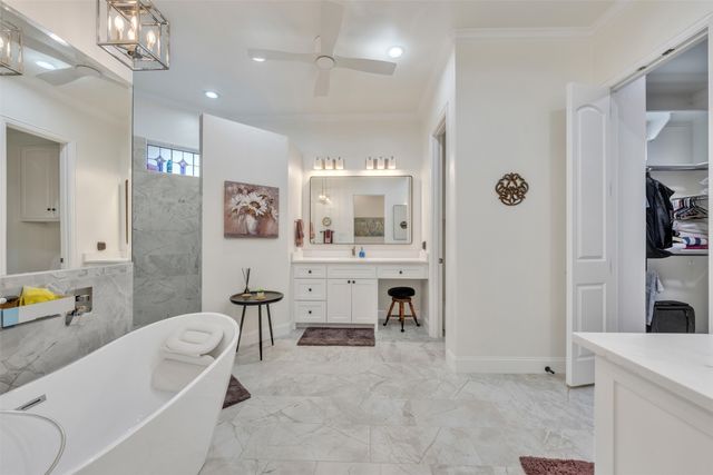 2400 Vineyard Drive, Granbury, TX 76048