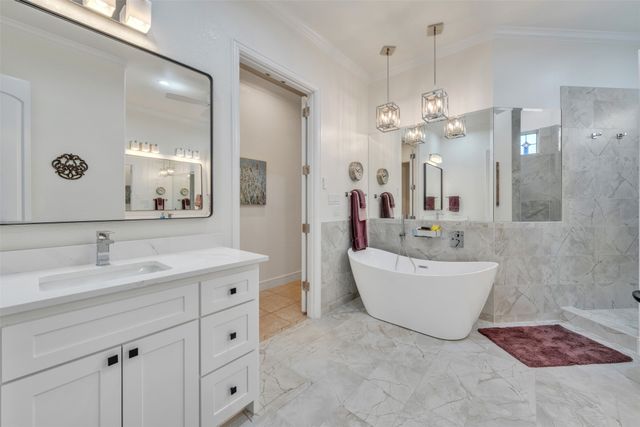 2400 Vineyard Drive, Granbury, TX 76048