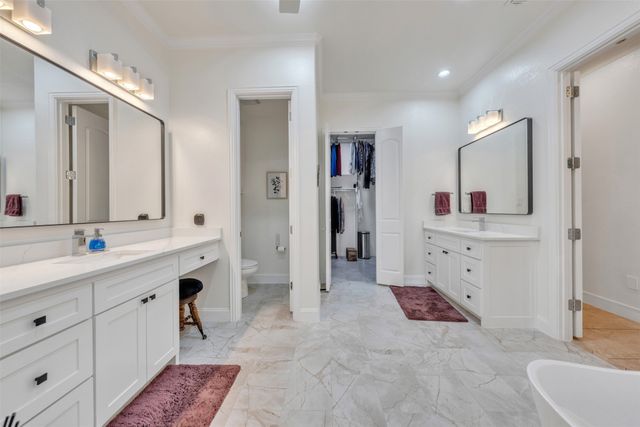 2400 Vineyard Drive, Granbury, TX 76048