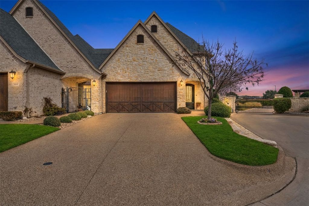 2400 Vineyard Drive, Granbury, TX 76048