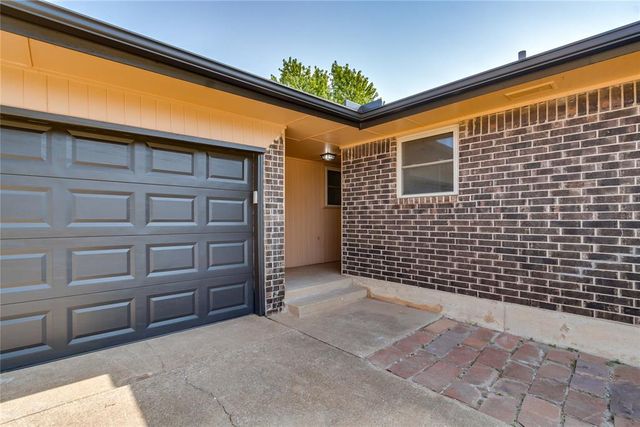 913 NE 6th Street, Moore, OK 73160