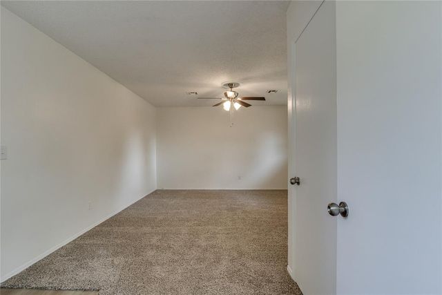 913 NE 6th Street, Moore, OK 73160