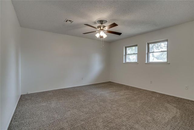 913 NE 6th Street, Moore, OK 73160