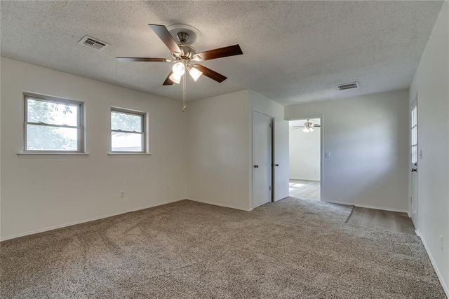 913 NE 6th Street, Moore, OK 73160