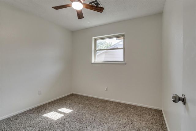 913 NE 6th Street, Moore, OK 73160