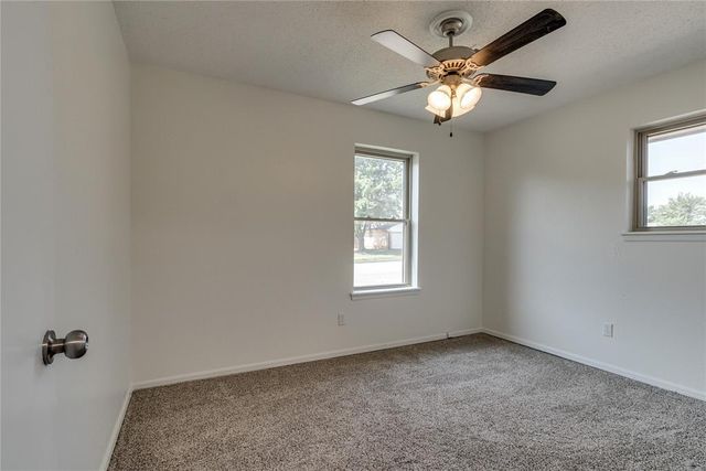 913 NE 6th Street, Moore, OK 73160