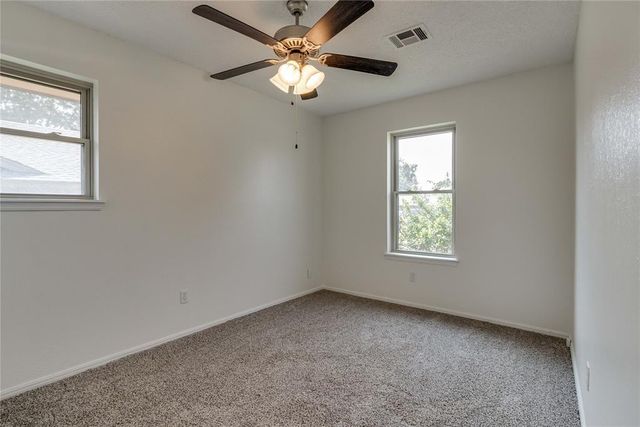 913 NE 6th Street, Moore, OK 73160