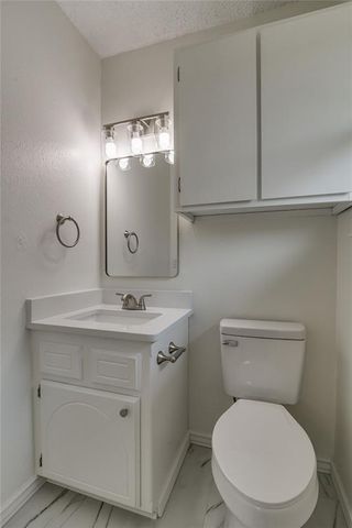 913 NE 6th Street, Moore, OK 73160