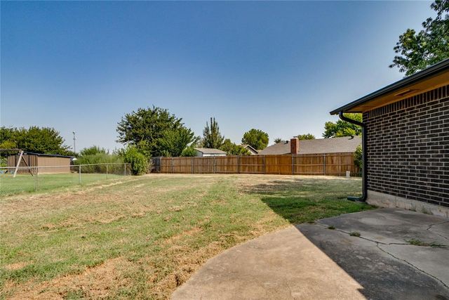 913 NE 6th Street, Moore, OK 73160