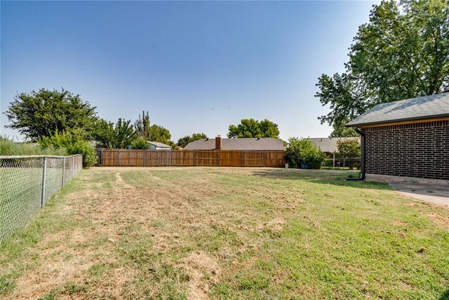 913 NE 6th Street, Moore, OK 73160