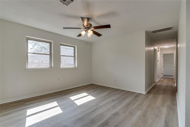 913 NE 6th Street, Moore, OK 73160