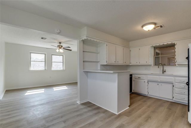 913 NE 6th Street, Moore, OK 73160