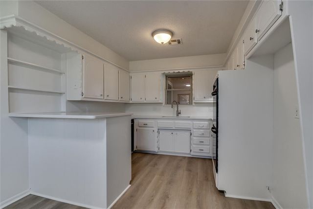 913 NE 6th Street, Moore, OK 73160