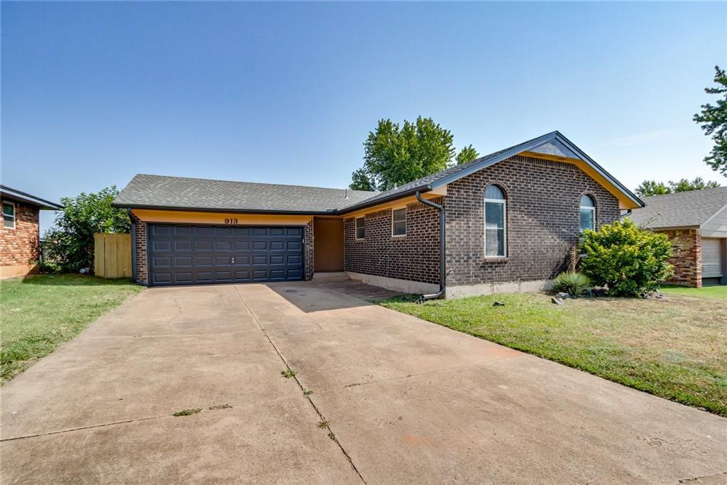 913 NE 6th Street, Moore, OK 73160