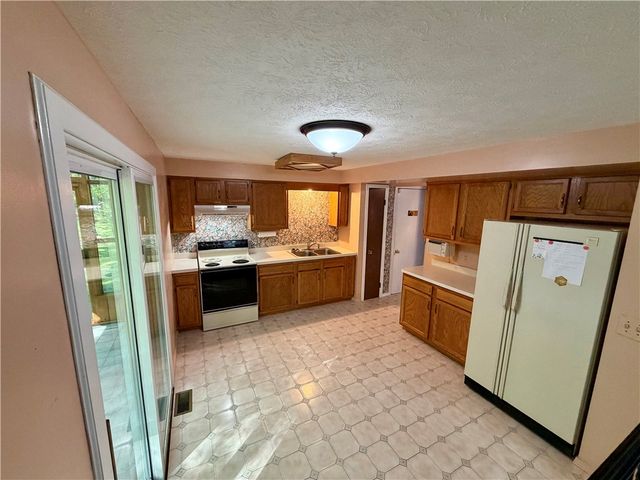 1391 Brookedge Drive, Hamlin, NY 14464