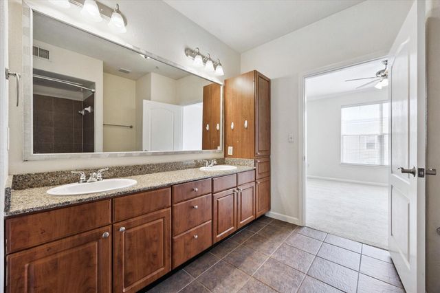 1711 Old Spanish Trail 440, Houston, TX 77054