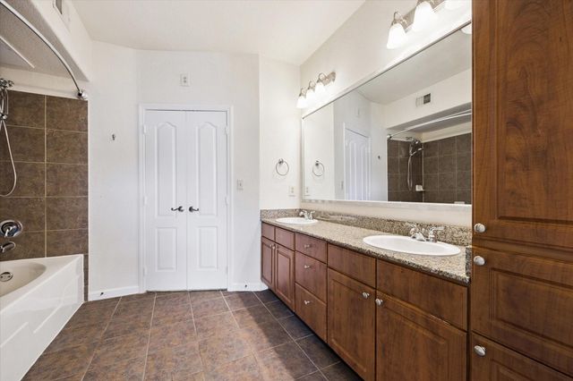 1711 Old Spanish Trail 440, Houston, TX 77054