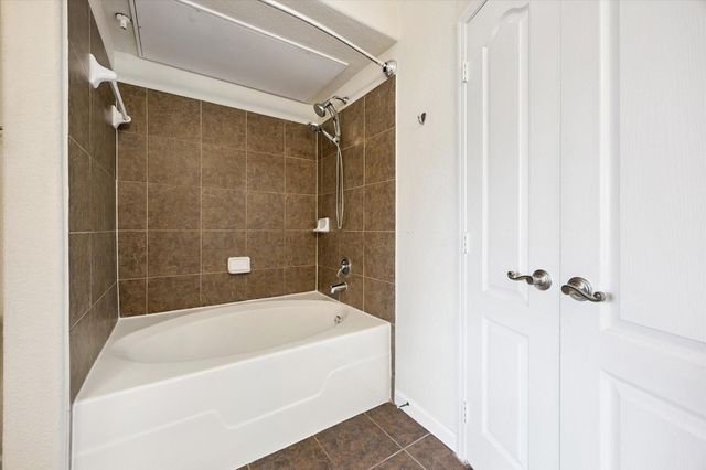 1711 Old Spanish Trail 440, Houston, TX 77054