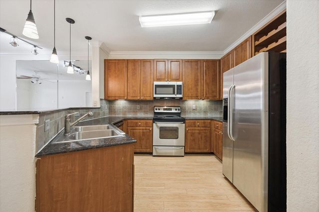 1711 Old Spanish Trail 440, Houston, TX 77054