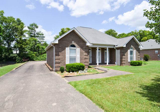 134 Stonehouse Dr, Gallatin, TN 37066